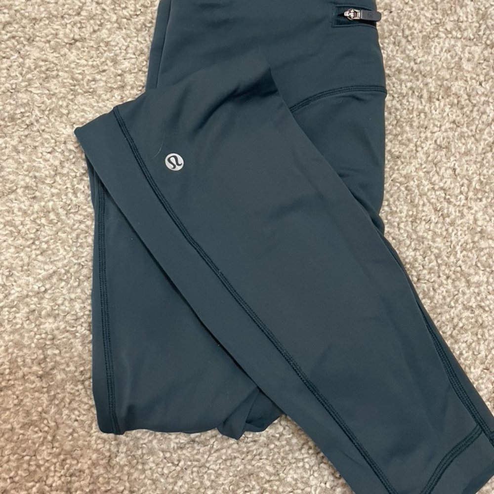 LULULEMON | Dark blue leggings with pockets | Size 6